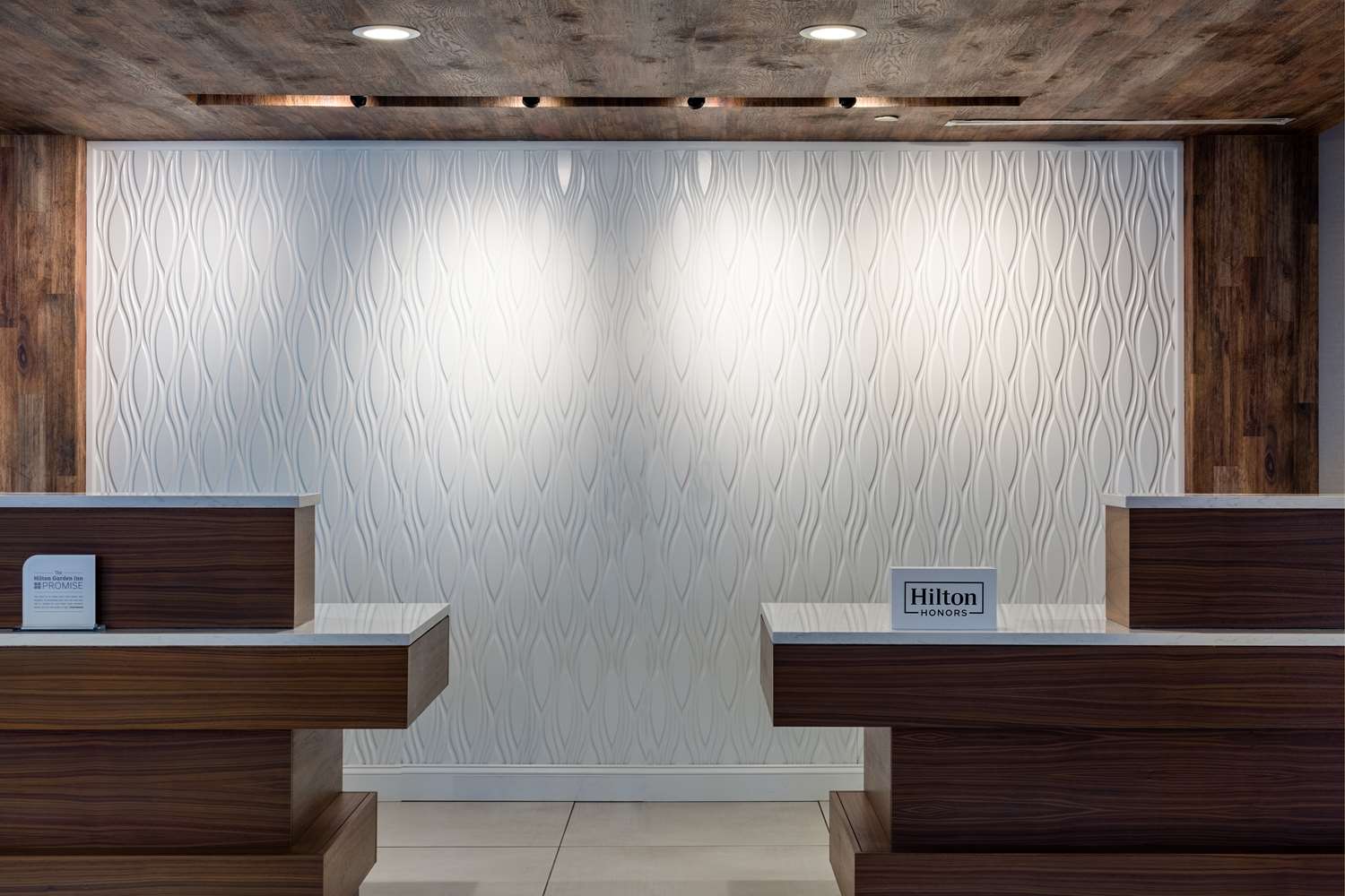 Фото Hilton Garden Inn Islip/MacArthur Airport