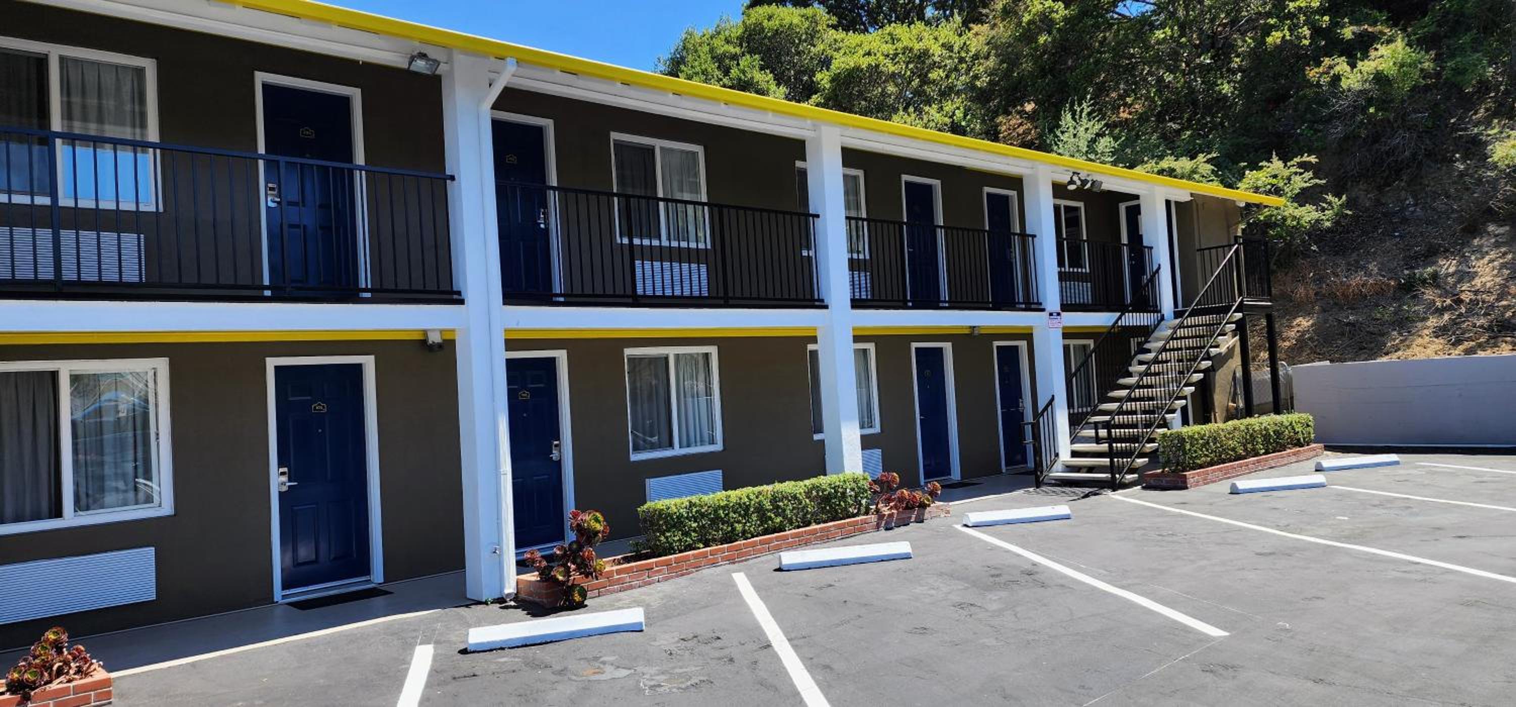 Фото отеля 2