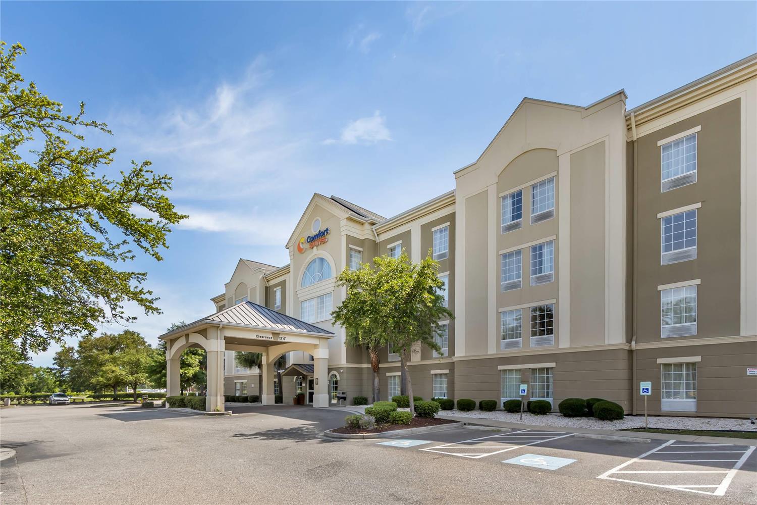 Фото Comfort Suites Myrtle Beach Central