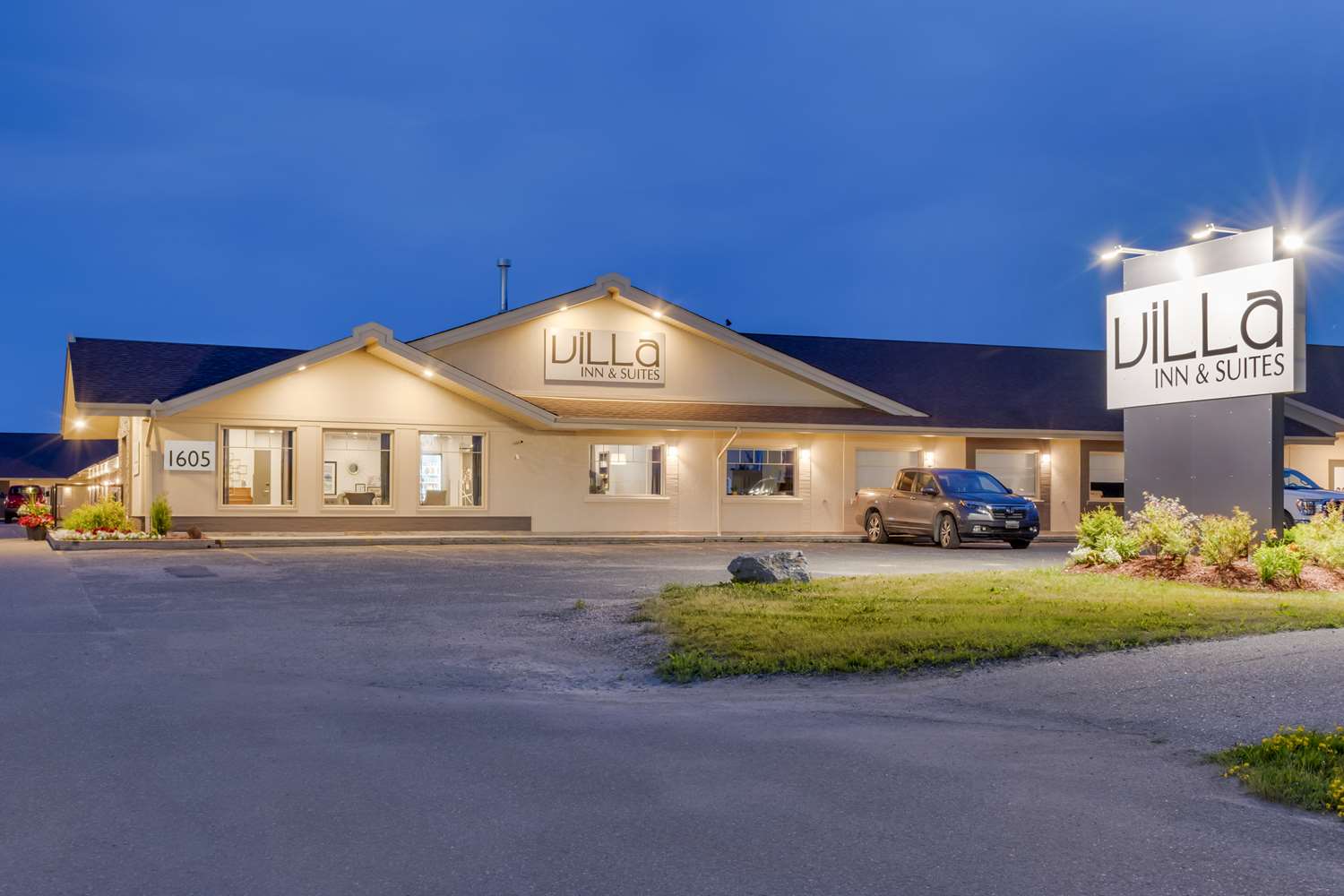 Фото Villa Inn & Suites SureStay Collection by Best Western