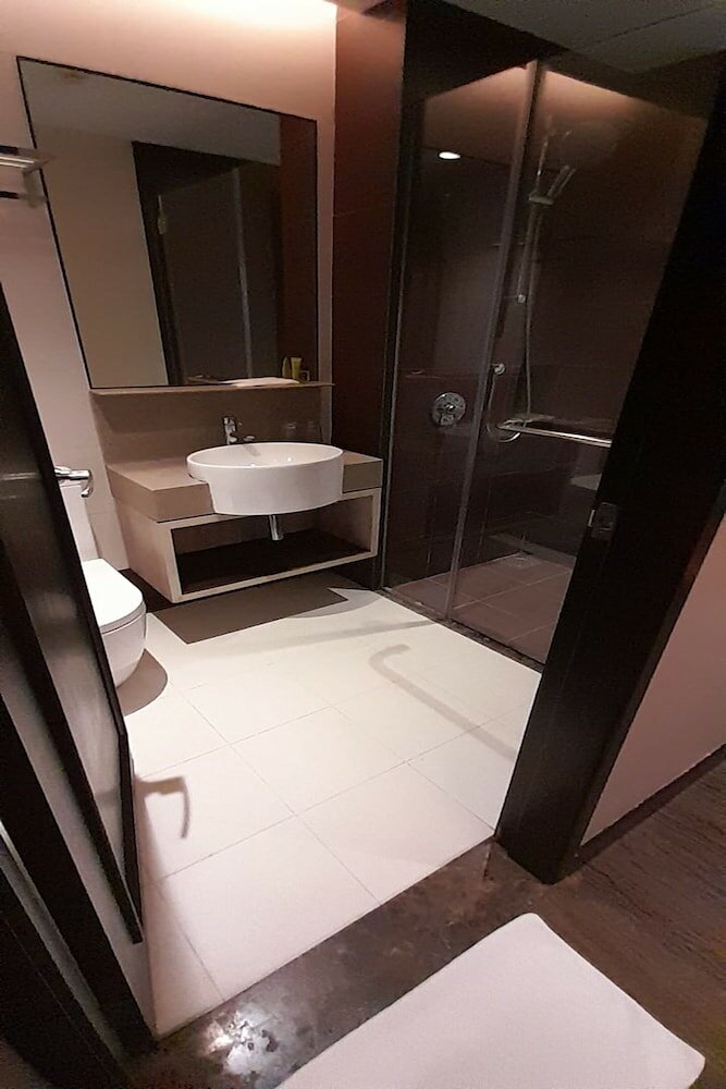 Фото Lion Peak Hotel Hamilton