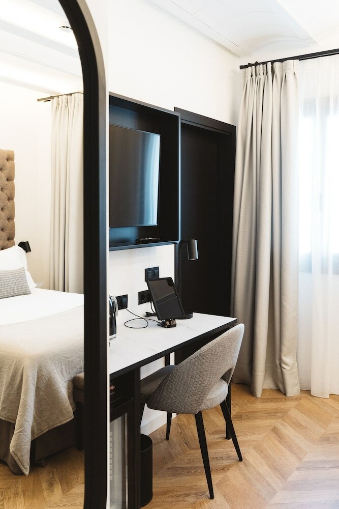 Фото Boutique Hotel Petit Montisión