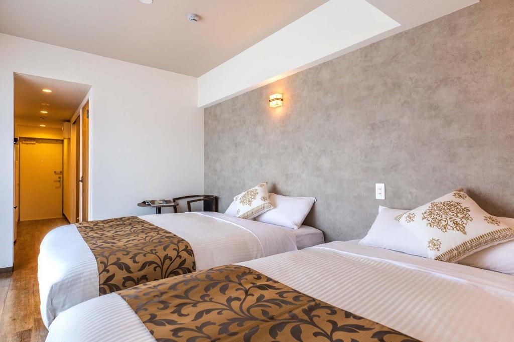 Фото Mr. Kinjo in front of Manza Beach