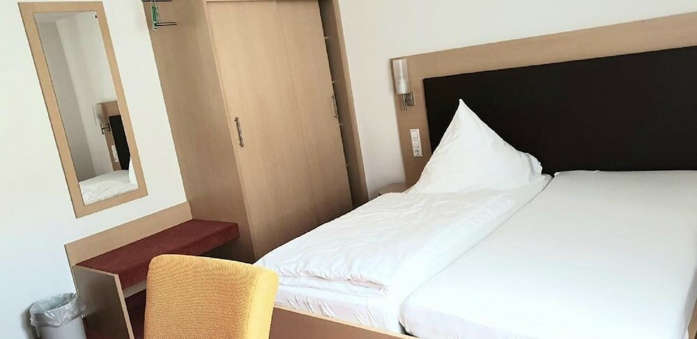 Фото Lilton Hotel Zuffenhausen