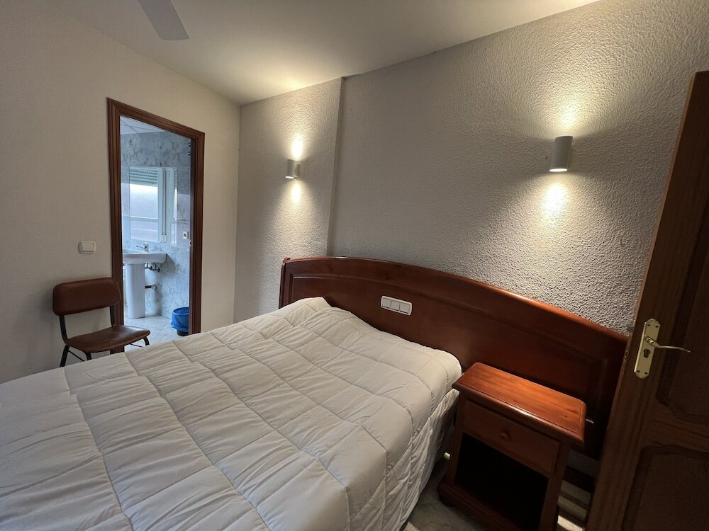 Фото Hostal La Embajada