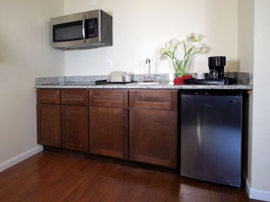 Фото Mirage Inn and Suites