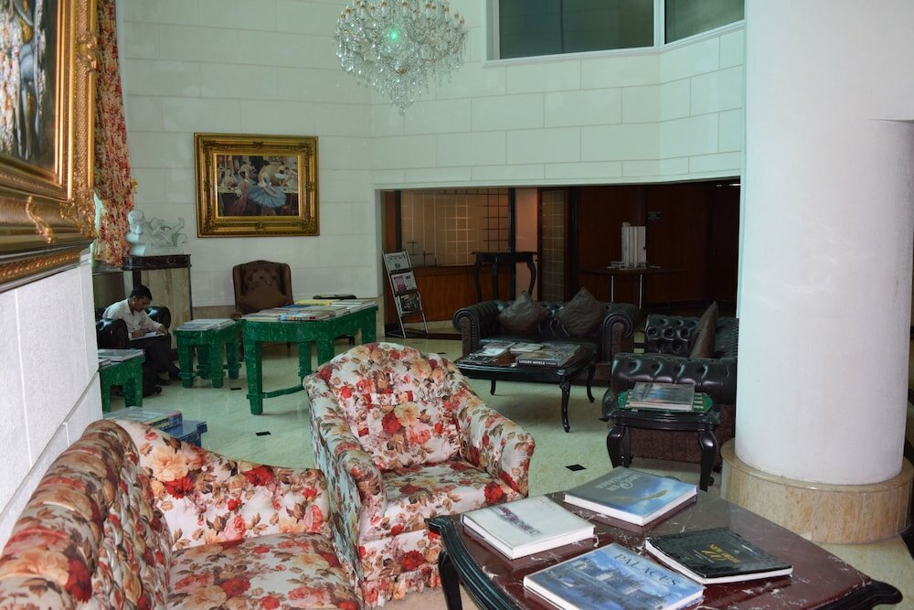 Фото Hotel The Royal Plaza