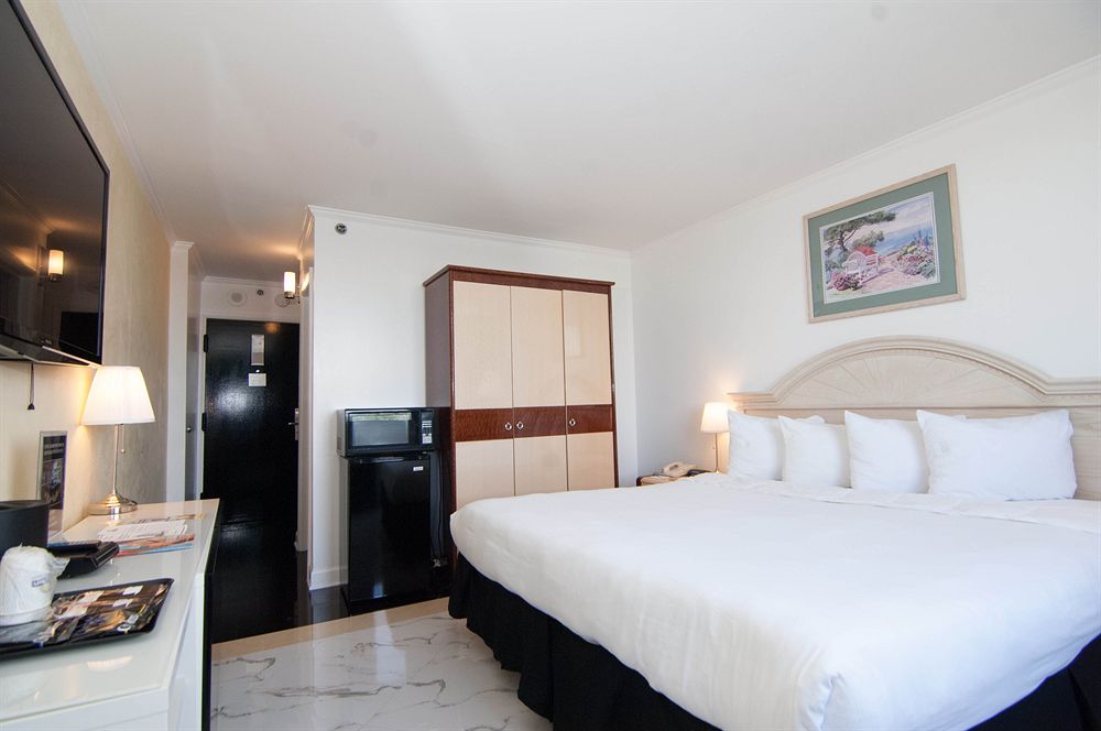 Фото Ramada by Wyndham North Bergen