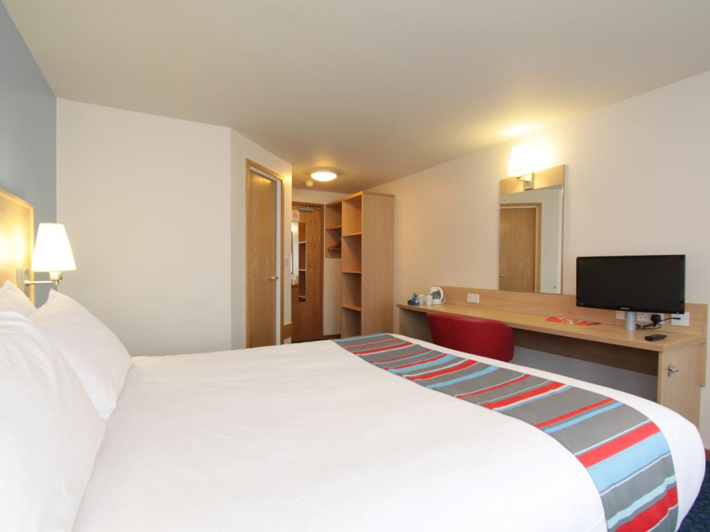 Фото Travelodge Newbury Tot Hill