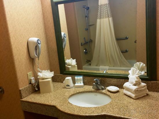 Фото Hampton Inn Hays-North of i 70