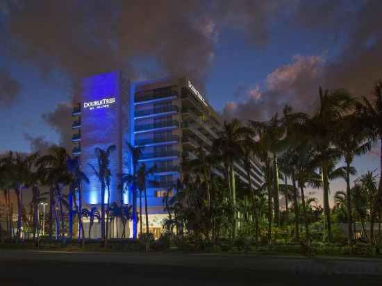 Фото DoubleTree Resort by Hilton Hollywood Beach