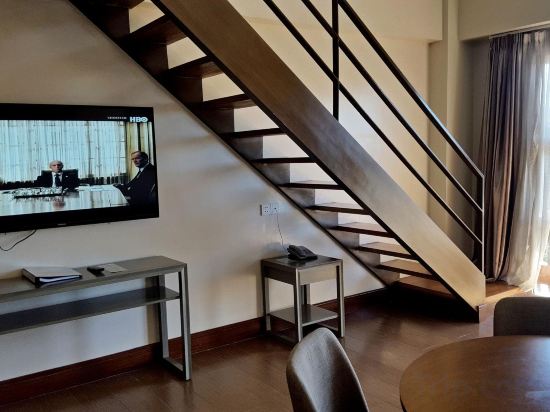 Фото Newtown Plaza Hotel