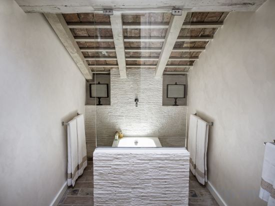 Фото Seven Historical Suites