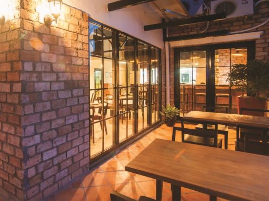 Фото The Alcove Library Hotel