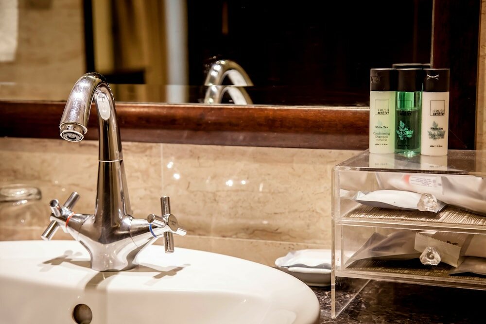 Фото Village Hotel Albert Court by Far East Hospitality