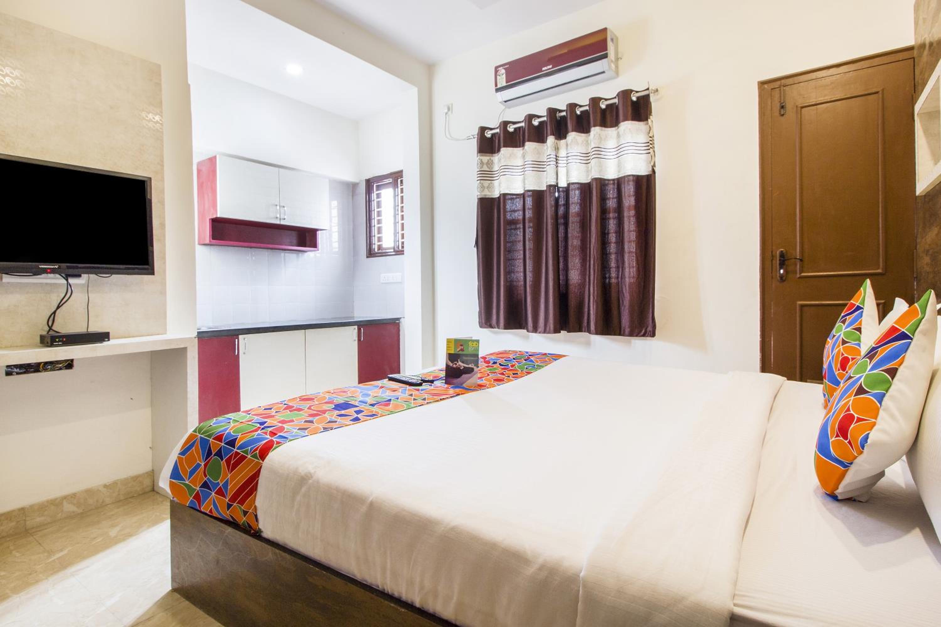 Фото FabHotel Corporate Crown II Koramangala