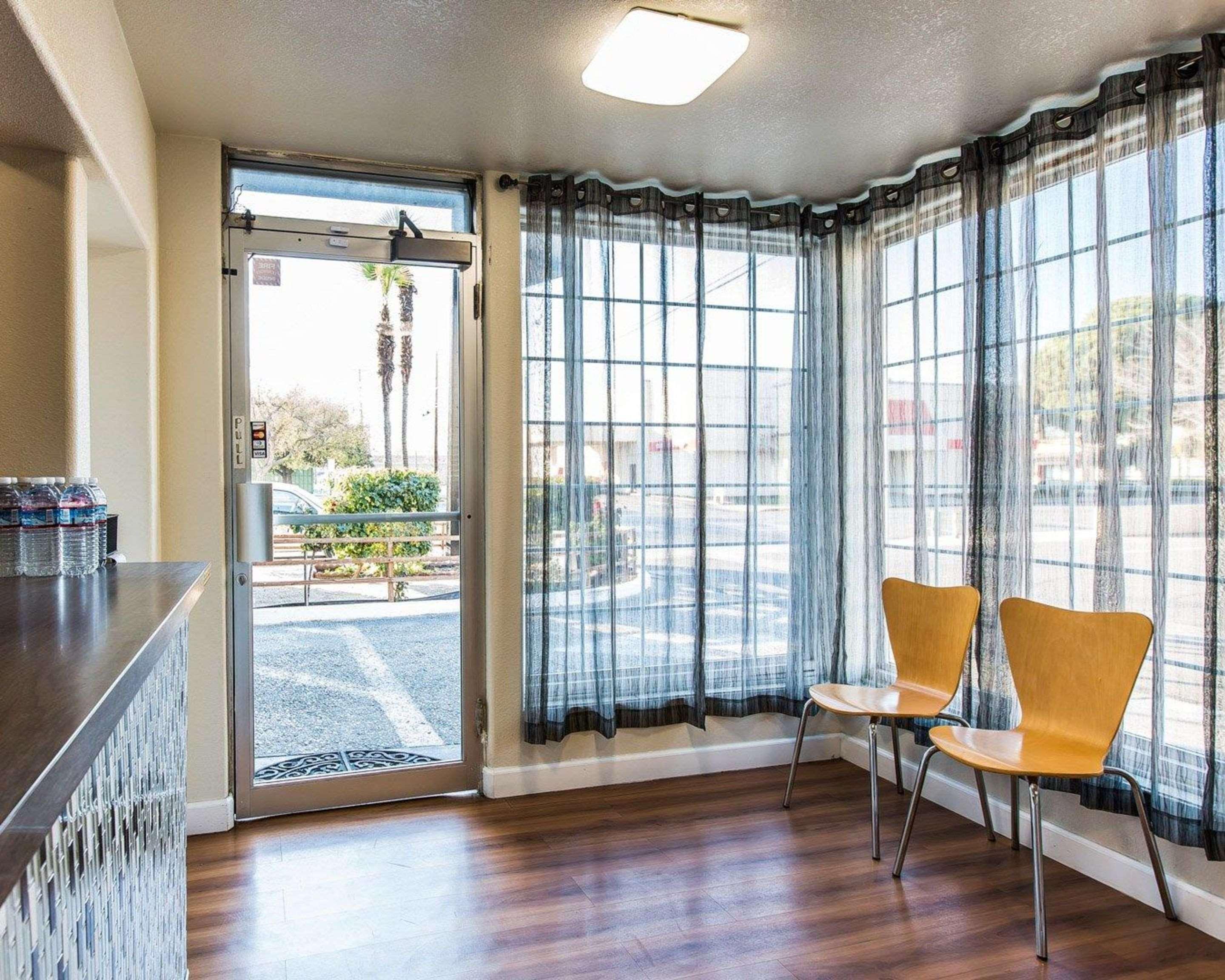 Фото Rodeway Inn Downtown Hanford