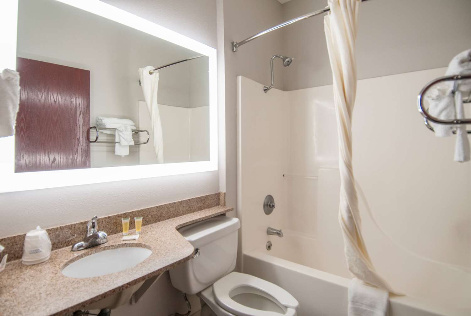 Фото Microtel Inn & Suites by Wyndham Scott/Lafayette