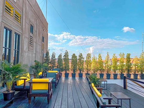 Фото The Twizt Lifestyle Hostel