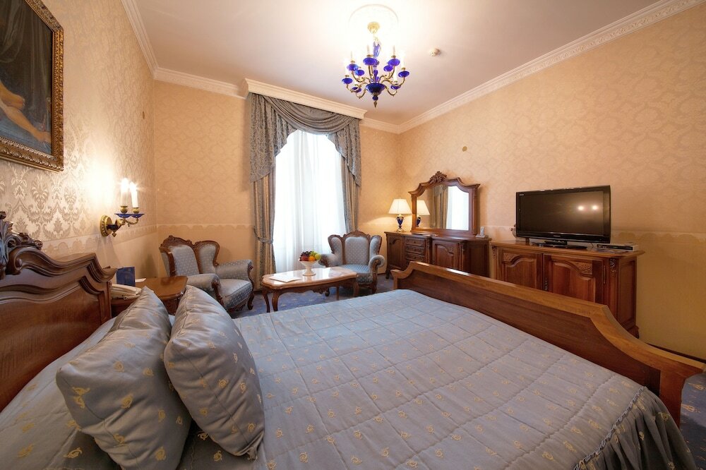 Фото Grand Hotel London