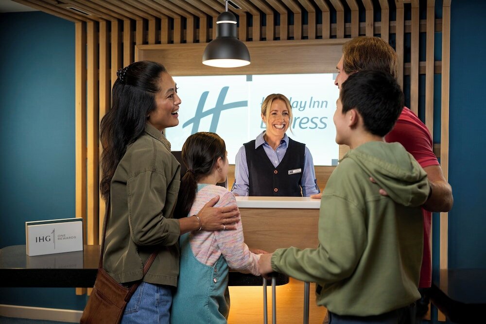 Фото Holiday Inn Express Hotel & Suites Chanhassen, an Ihg Hotel
