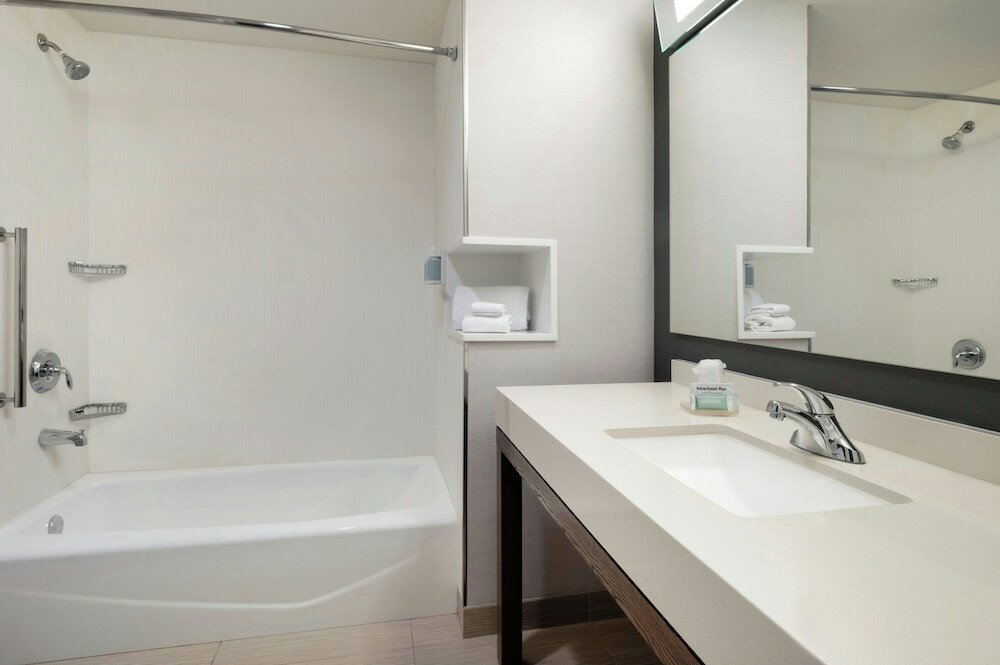 Фото Courtyard by Marriott Redwood City