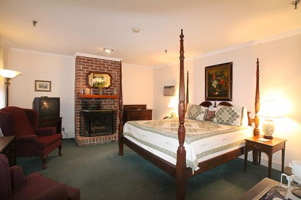 Фото 17Hundred90 Inn and Restaurant