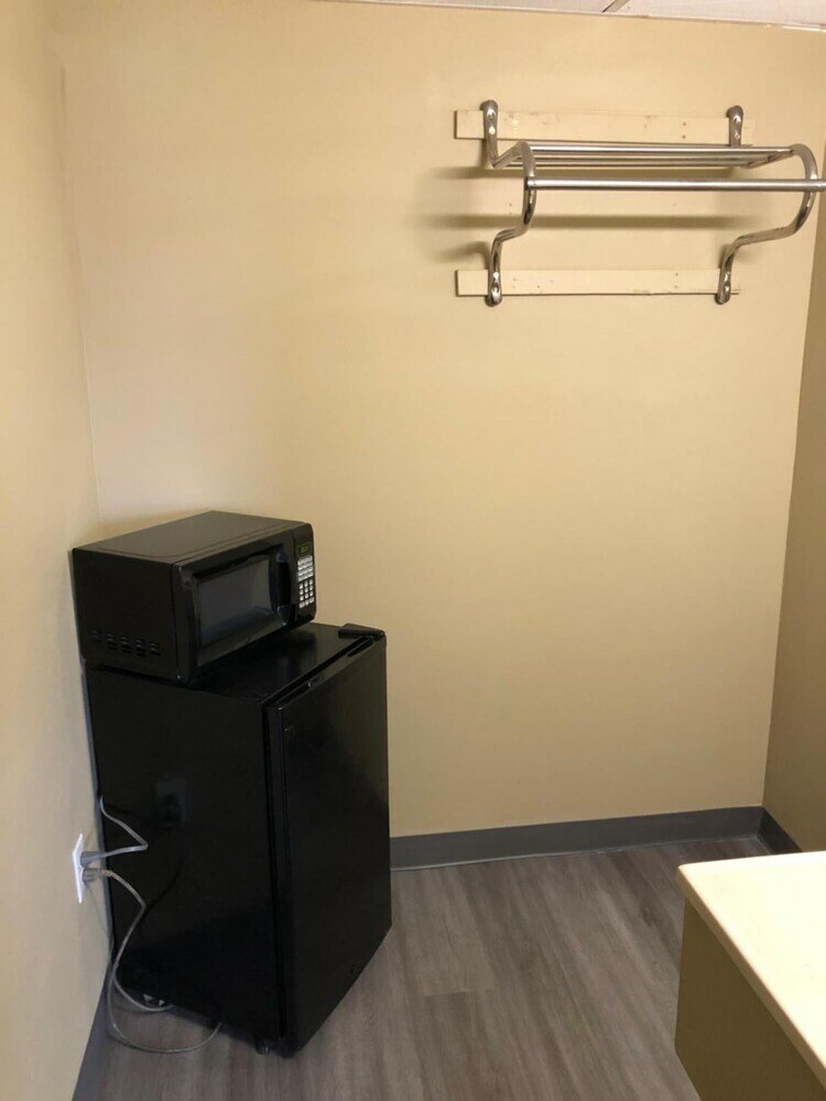 Фото Deluxe Inn & Suites By OYO Miami OK