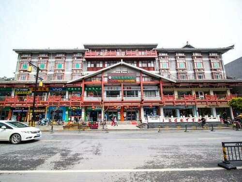 Гостиница GreenTree Inn Henan Kaifeng Gulou Square Express hotel в Кайфыне