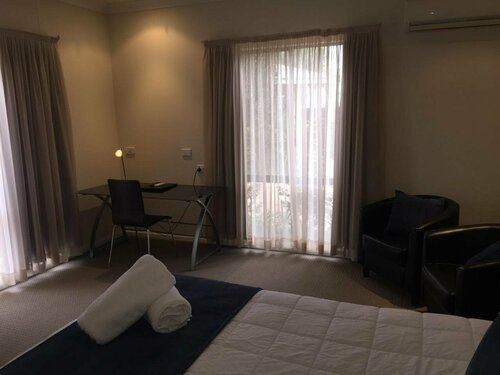 Гостиница Lincoln Cottage Motor Inn в Уогга-Уогга