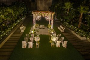 Гостиница The Leela Ambience Convention Hotel Delhi