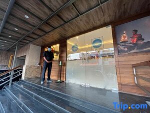 Гостиница Dolphin Grand