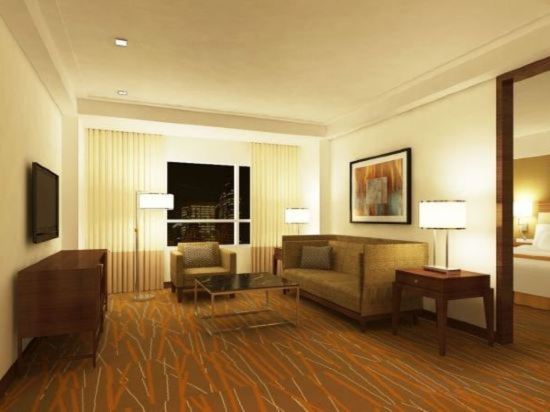 Фото Holiday Inn & Suites Makati, an Ihg Hotel