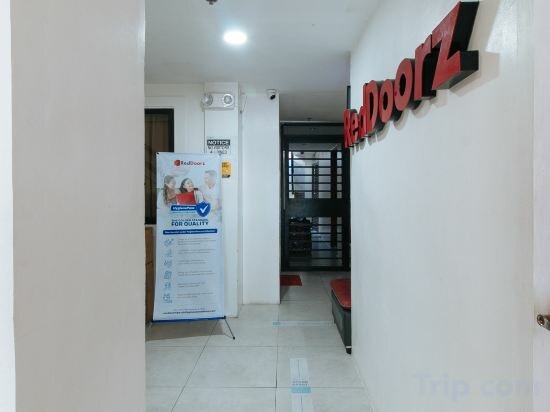 Фото RedDoorz @ DBuilders Rooms Bangkal Makati