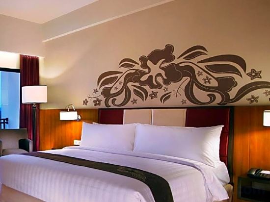 Фото Отель Aston Bojonegoro City Hotel