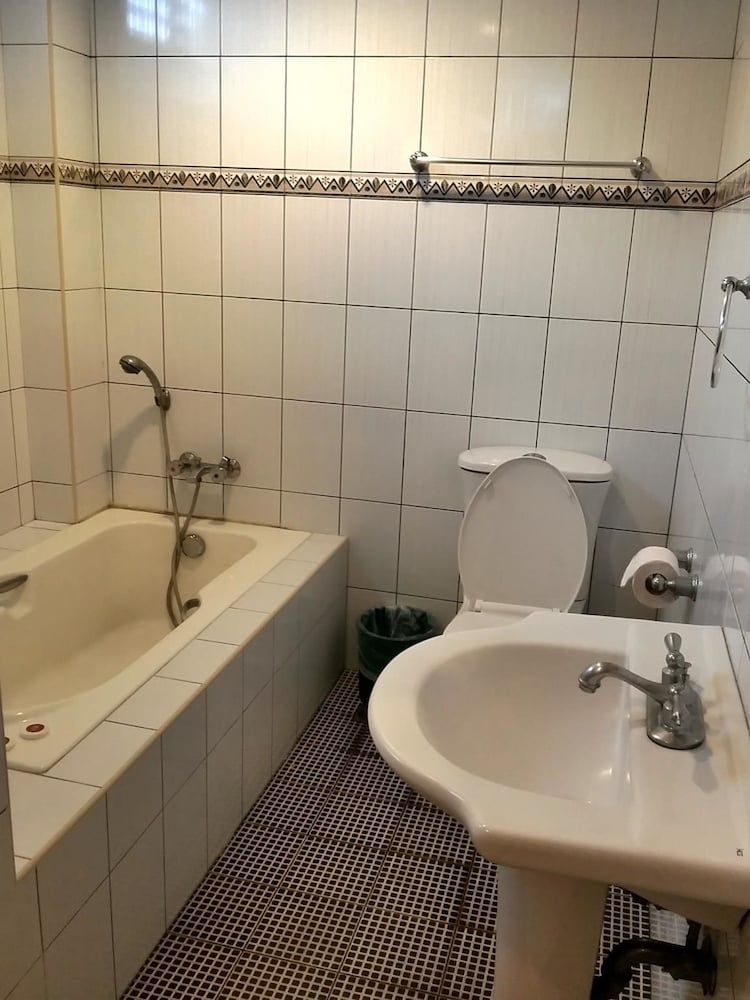 Фото Dumaguete Royal Suite Inn