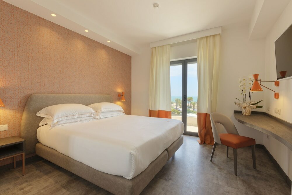 Фото Ghibli Hotel