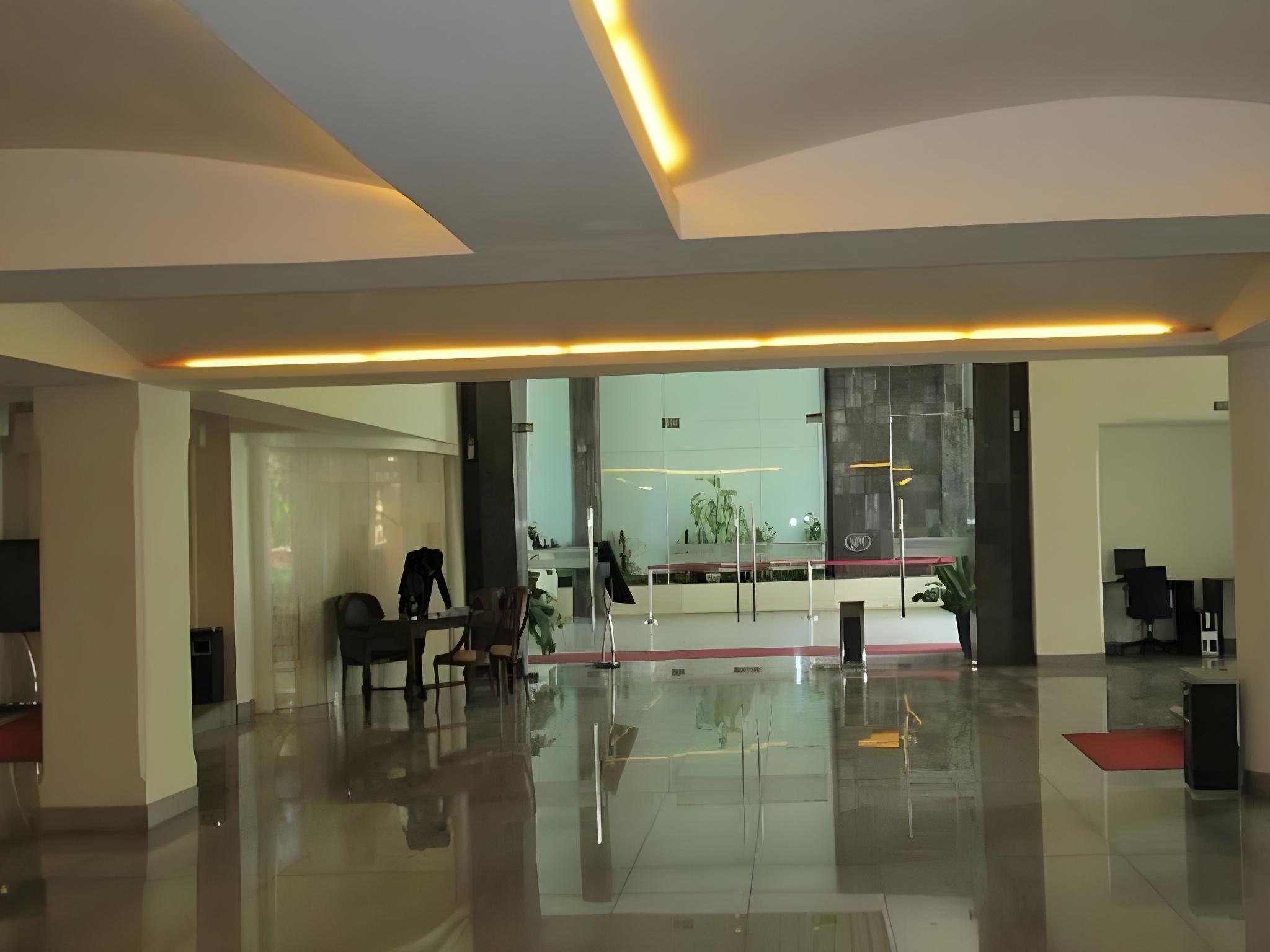 Фото Kenari Tower Hotel