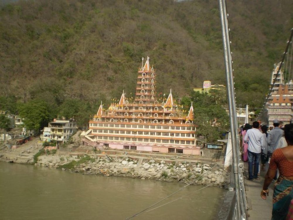 Фото отеля 2