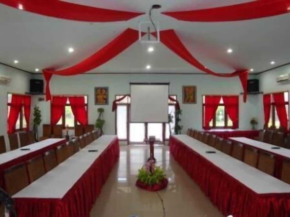 Фото Luxio Hotel Sorong