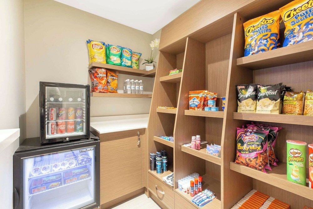 Фото Microtel Inn & Suites by Wyndham Fort Mcmurray