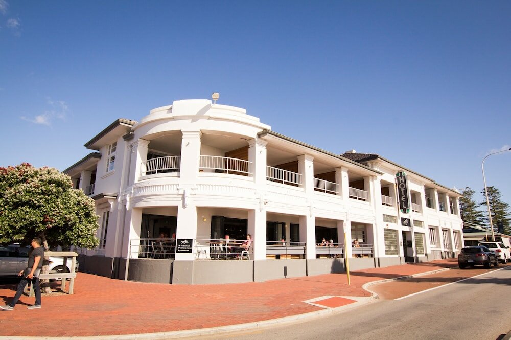 Фото Cottesloe Beach Hotel