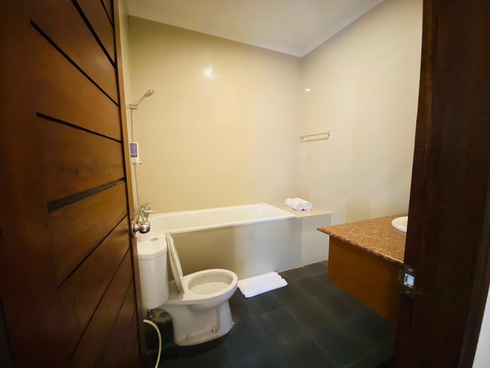 Фото Putri Ayu Cottages