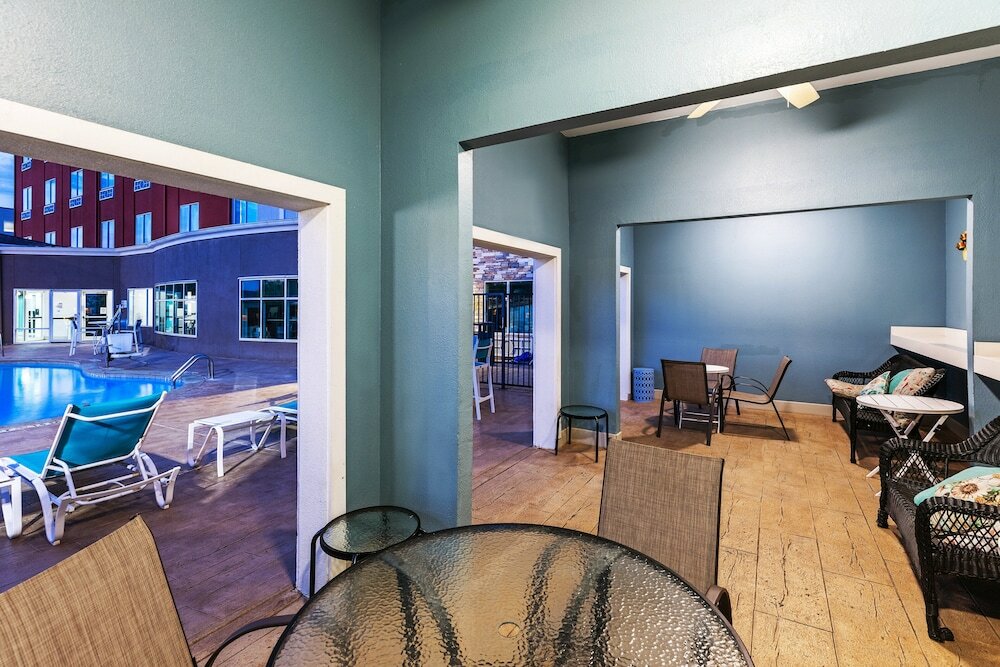 Фото Holiday Inn Express Hotel & Suites - Houston Space Center, an Ihg Hotel