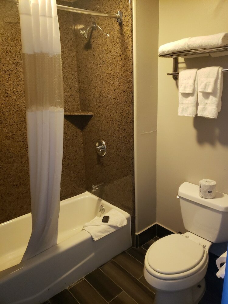 Фото Portofino Inn Burbank