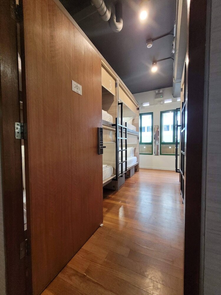 Фото Wink at Upper Cross Street