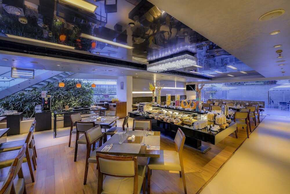 Фото The Pride Hotel