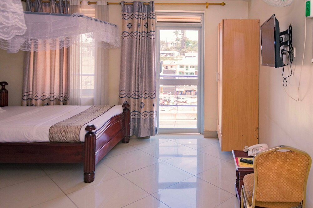 Фото G One Hotel