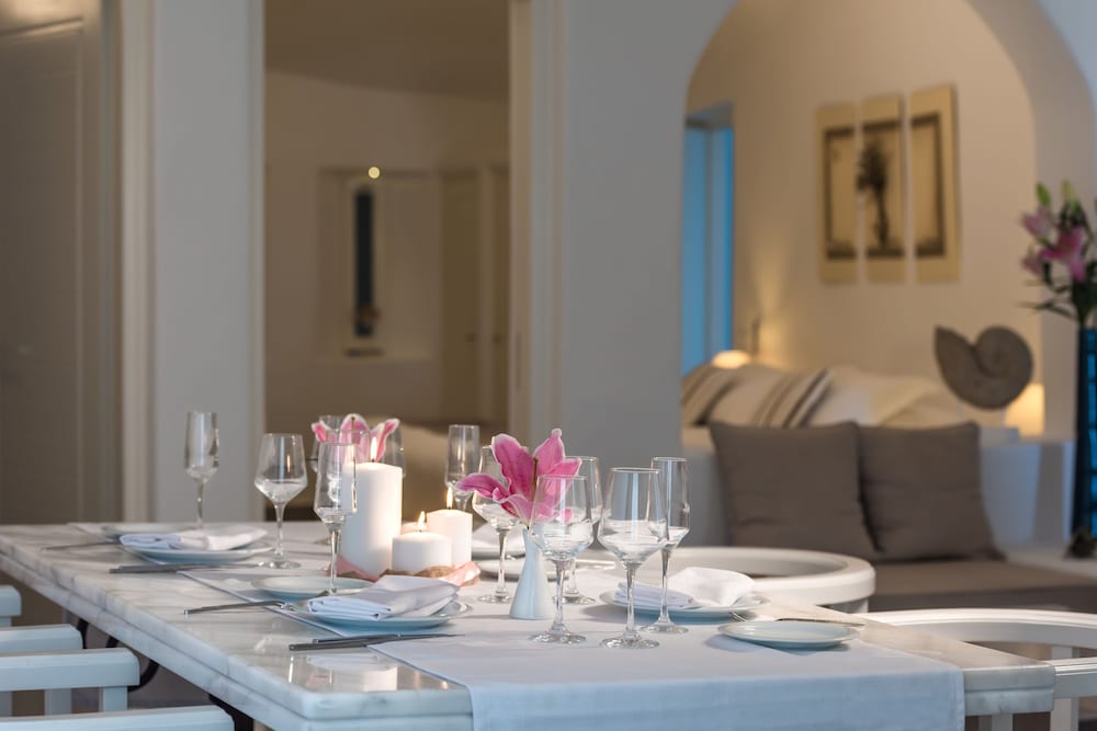 Фото White Santorini