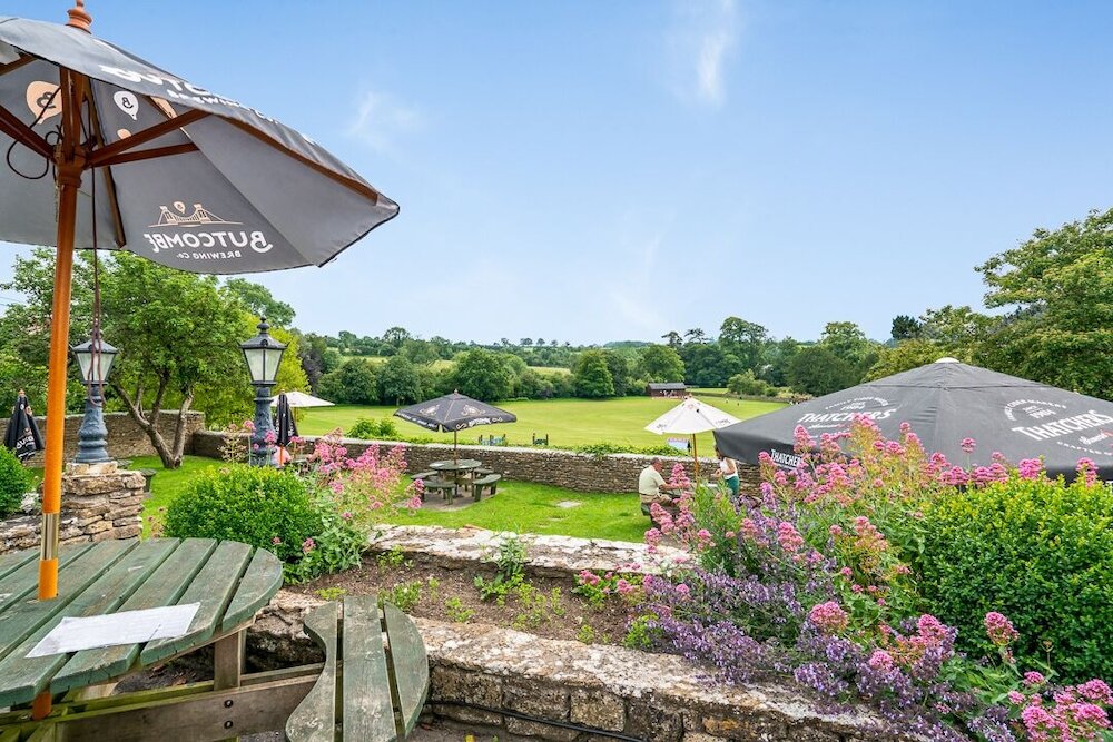 Фото The George Inn and The Plaine